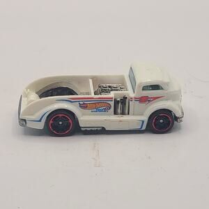White Mig Rig ©2013 Hot Wheels Diecast Car FD